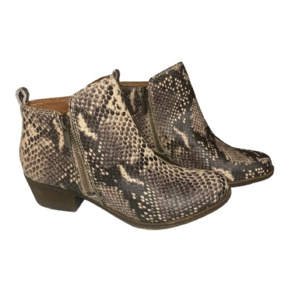 Lucky Brand Basel Almond Toe Ankle Booties Zip Avorio Snake Print size 6 - Picture 1 of 8